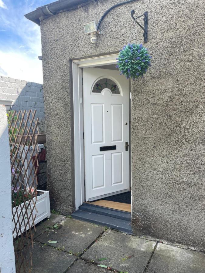 1 Bed Flat At Drum Street EDI Eksteriør billede