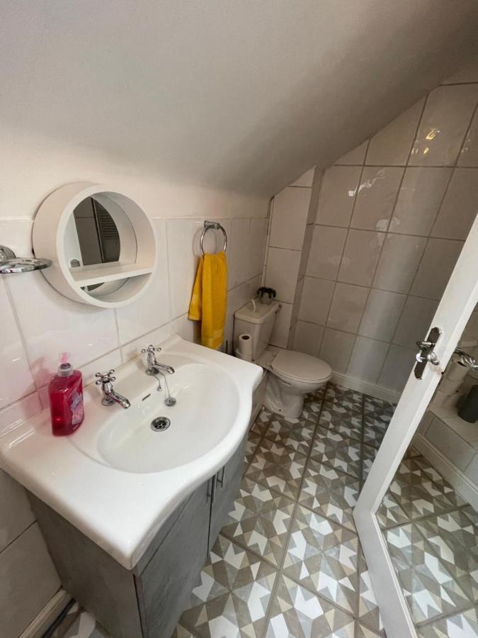 1 Bed Flat At Drum Street EDI Eksteriør billede